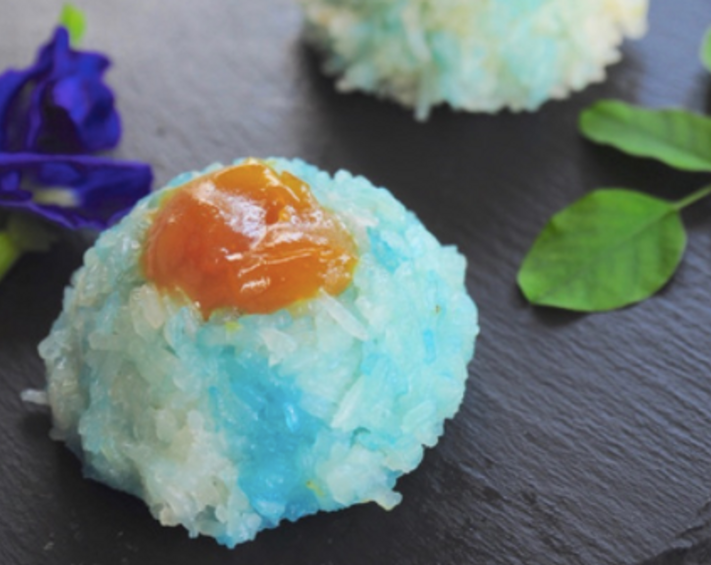 Pulut Tai Tai (Blue Glutinous Rice Cakes) 蓝花咖椰糯米糕