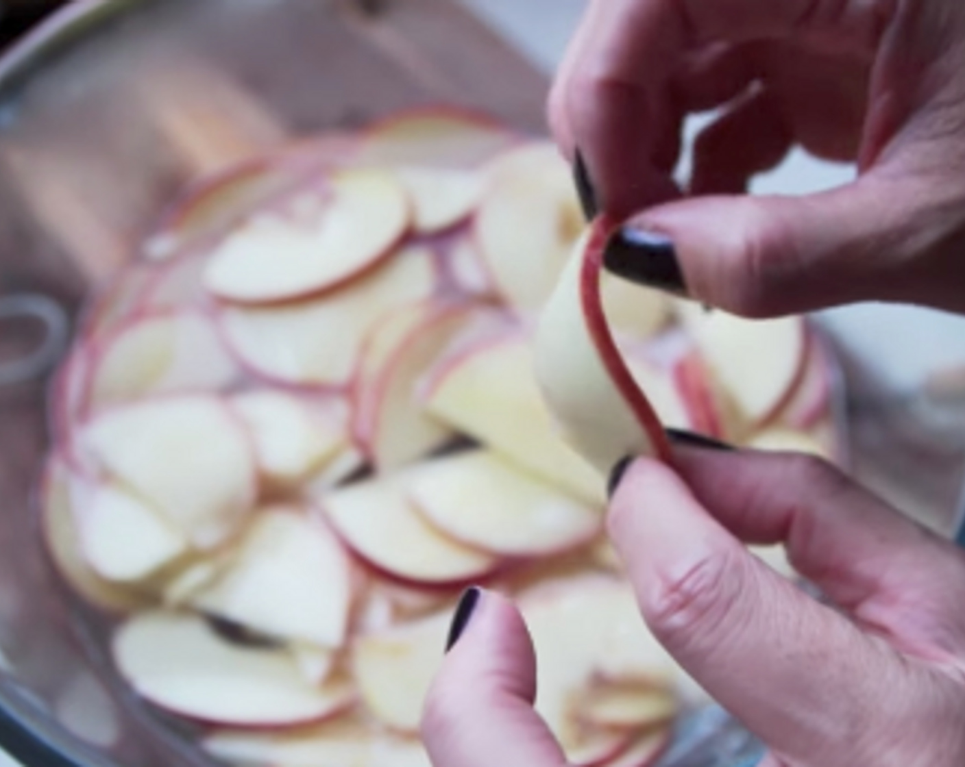 step 4 Place the sliced apples into the bowl of lemon water. Microwave for about 3-4 minutes until the apples are pliable, soft but not mushy.