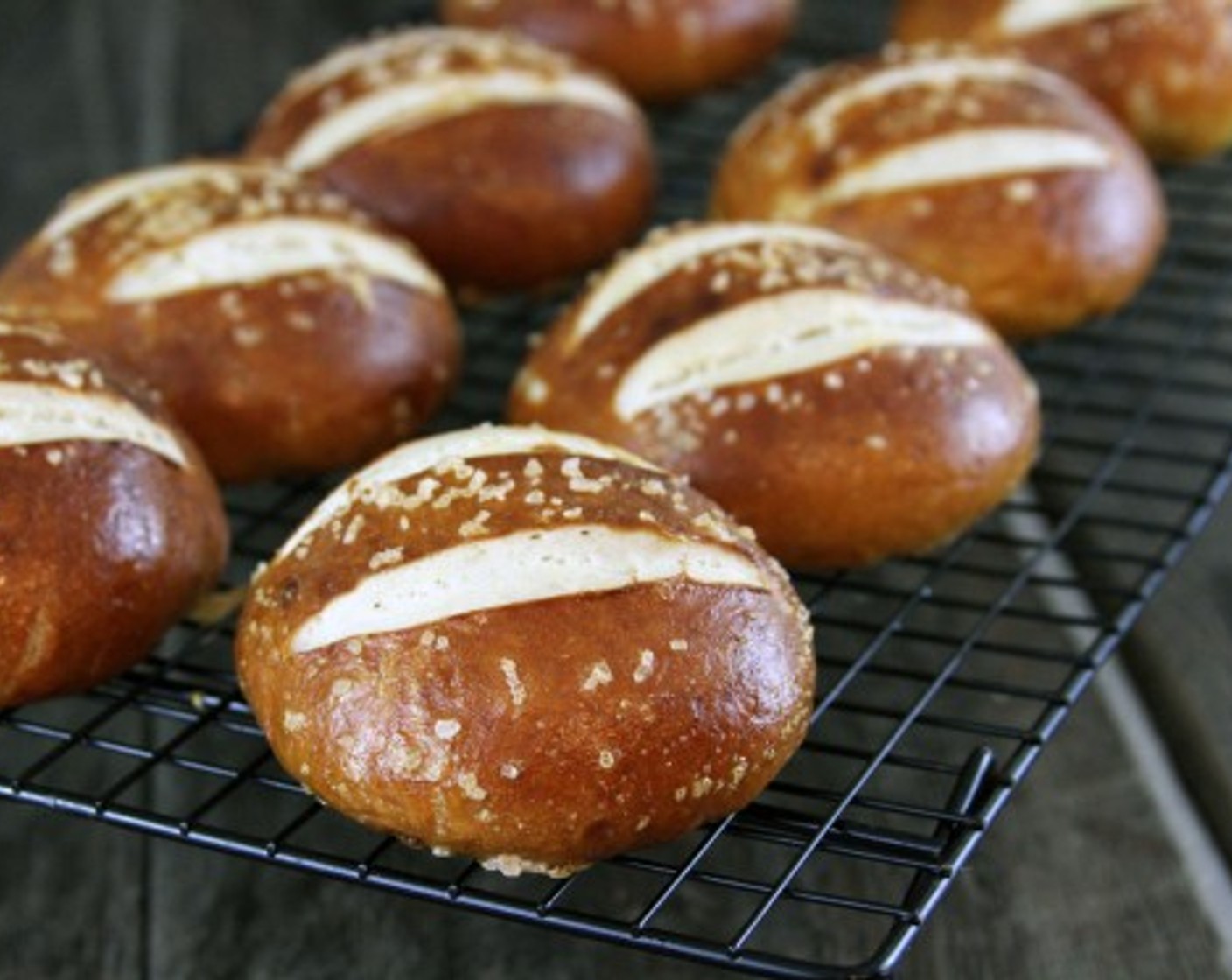 step 10 Bake the rolls in the preheated oven for 15-20 minutes.