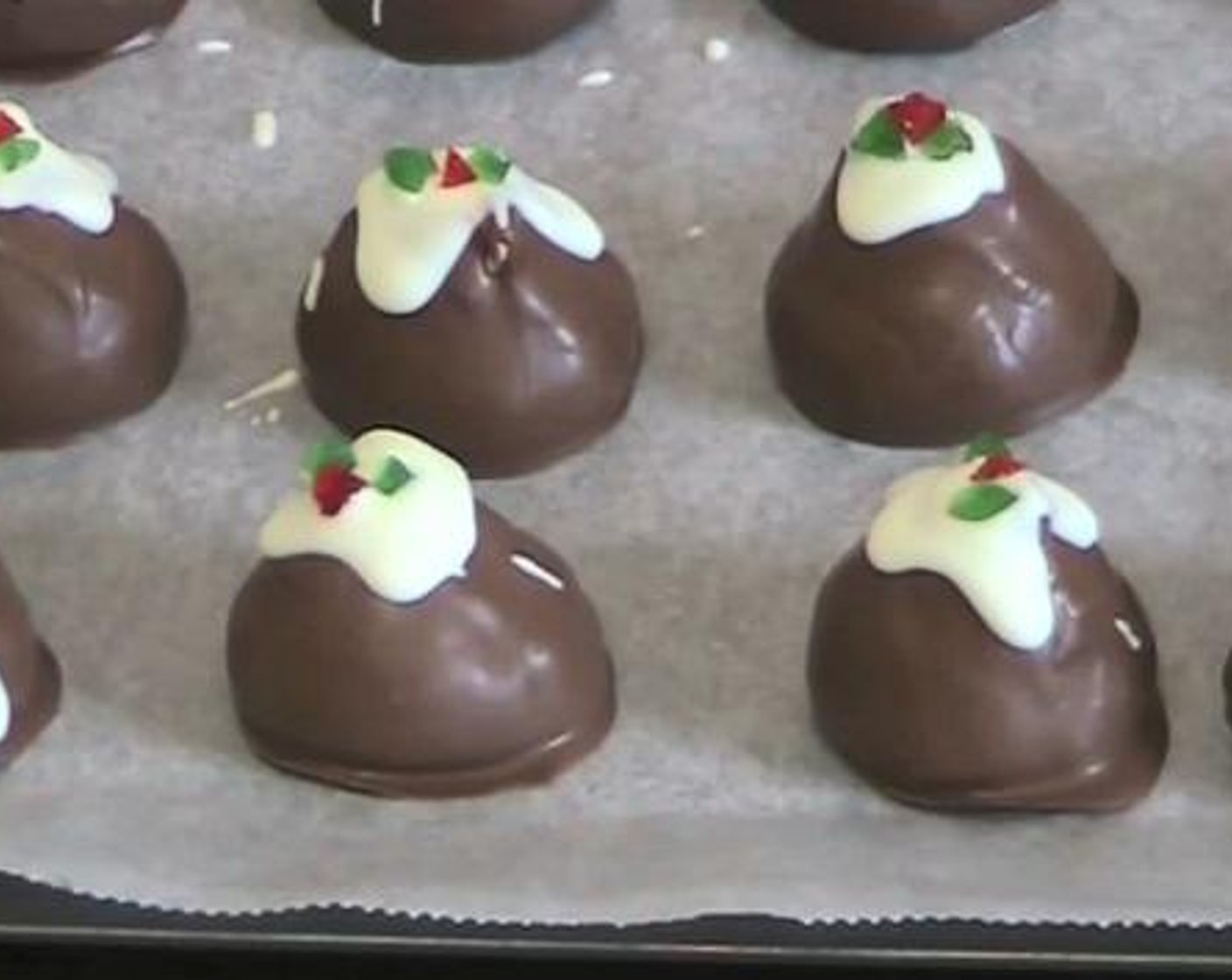 Marshmallow Christmas Puddings