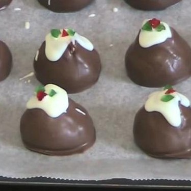 Marshmallow Christmas Puddings Recipe | SideChef