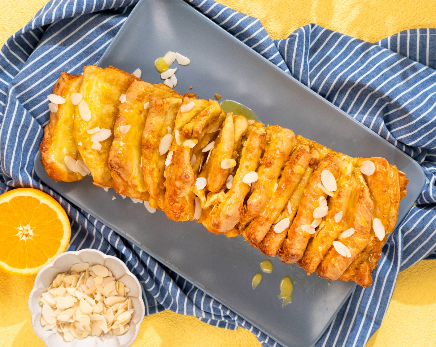 Süsses Orangen-Pull-Apart Brot mit Mandeln