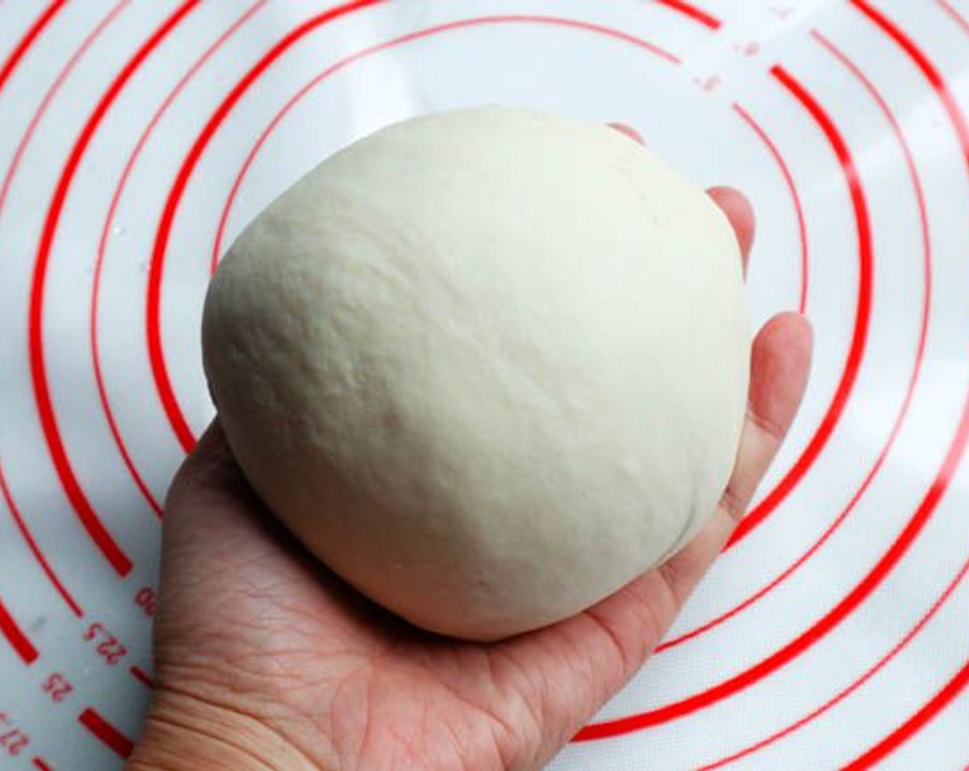 step 4 Grasp everything to form a ball, cover and rest for 5 minutes and then knead until very smooth (around 3-5 minutes ). The dough should be quite soft.
