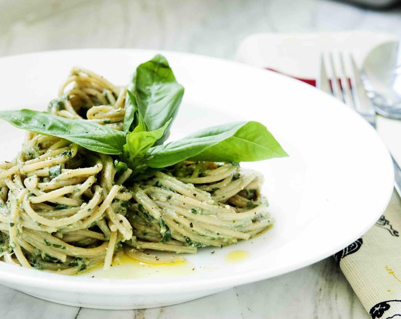 Whole Wheat Spaghetti with Vegan Basil Pesto