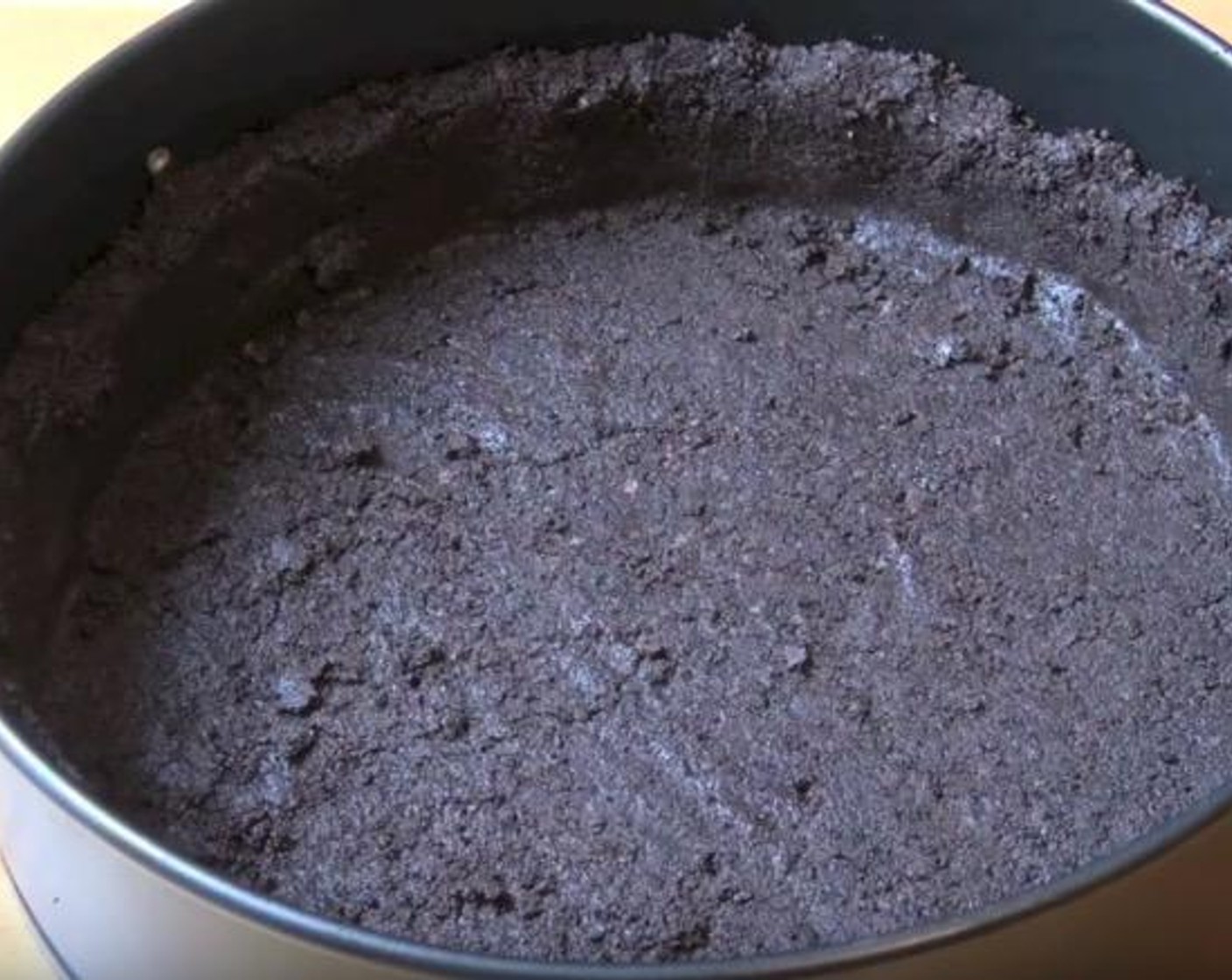 step 3 Transfer the cookie mixture into a 20-centimeter springform tin, greased and lined with non-stick baking paper. Using a flat-bottomed glass, press the mixture down until it is flat on bottom and pushed slightly up the sides. Put into fridge to chill for 30 minutes.