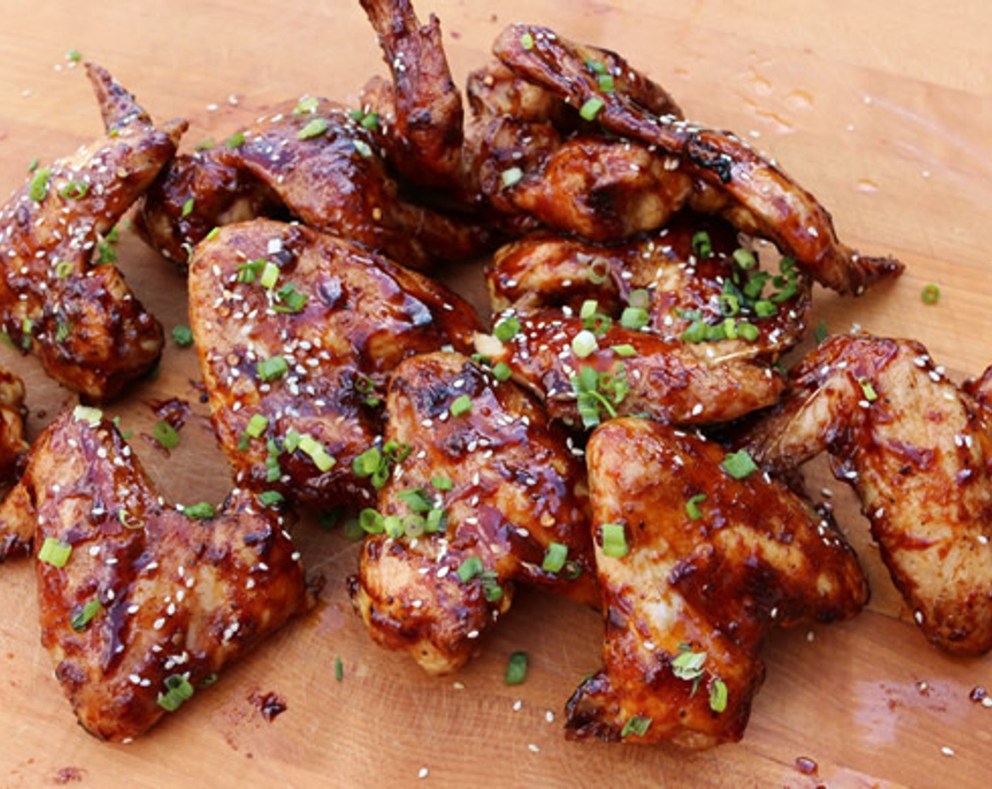 step 10 Arrange the wings on a large platter and garnish with Sesame Seeds (1 pinch) and Scallion (1 pinch) before serving.