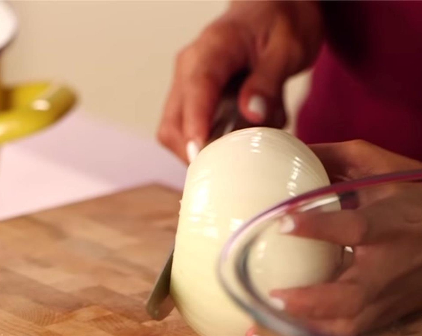 step 1 Cut the top of the Sweet Onion (1).