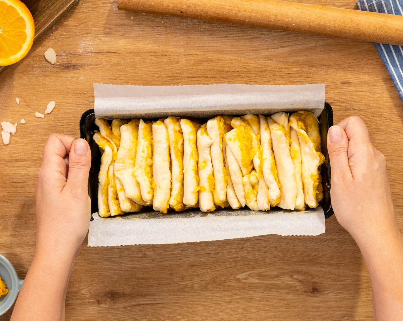 step 7 Als Nächstes die Form in den vorgeheizten Ofen geben und bei 180 Grad Celsius für 20–25 Minuten goldbraun backen.