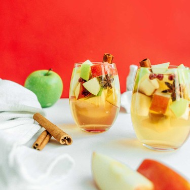 Autumn Apple Sangria Recipe | SideChef