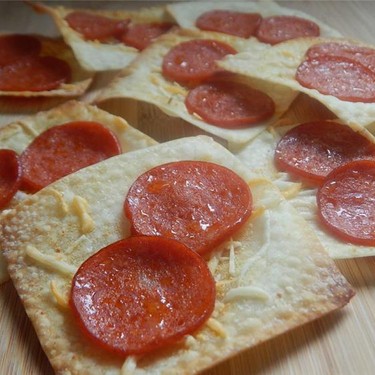 Pizza Wonton Crisps Recipe | SideChef