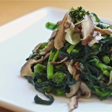 Sautéed Shiitake and Broccoli Rabe Recipe | SideChef