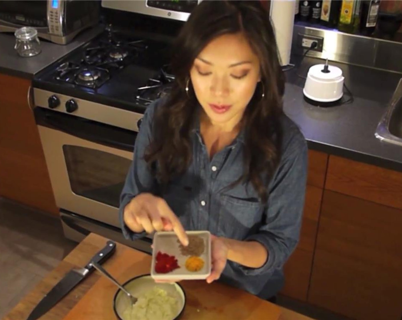 step 4 Pour into a bowl. Add in Ground Turmeric (1 tsp), Smoked Paprika (1 tsp) and Cumin Seeds (1/2 Tbsp).