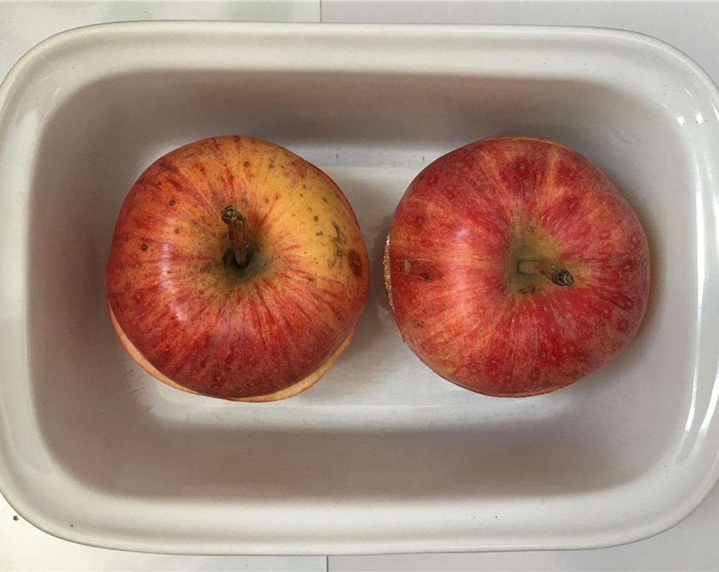 step 4 Brush the top of the apples with the juice from Lemon (1) and place the lids back on them. Place the apples in an oven dish.