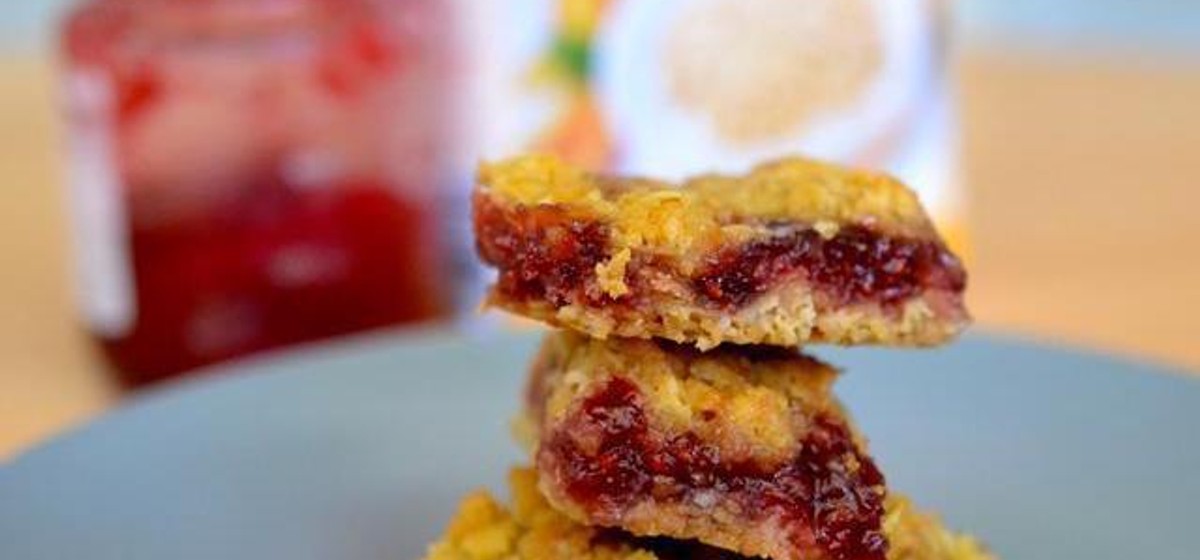 Raspberry Oatmeal Bars Recipe | SideChef