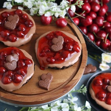 Black Forest Chocolate Cheesecake Tarts Recipe | SideChef