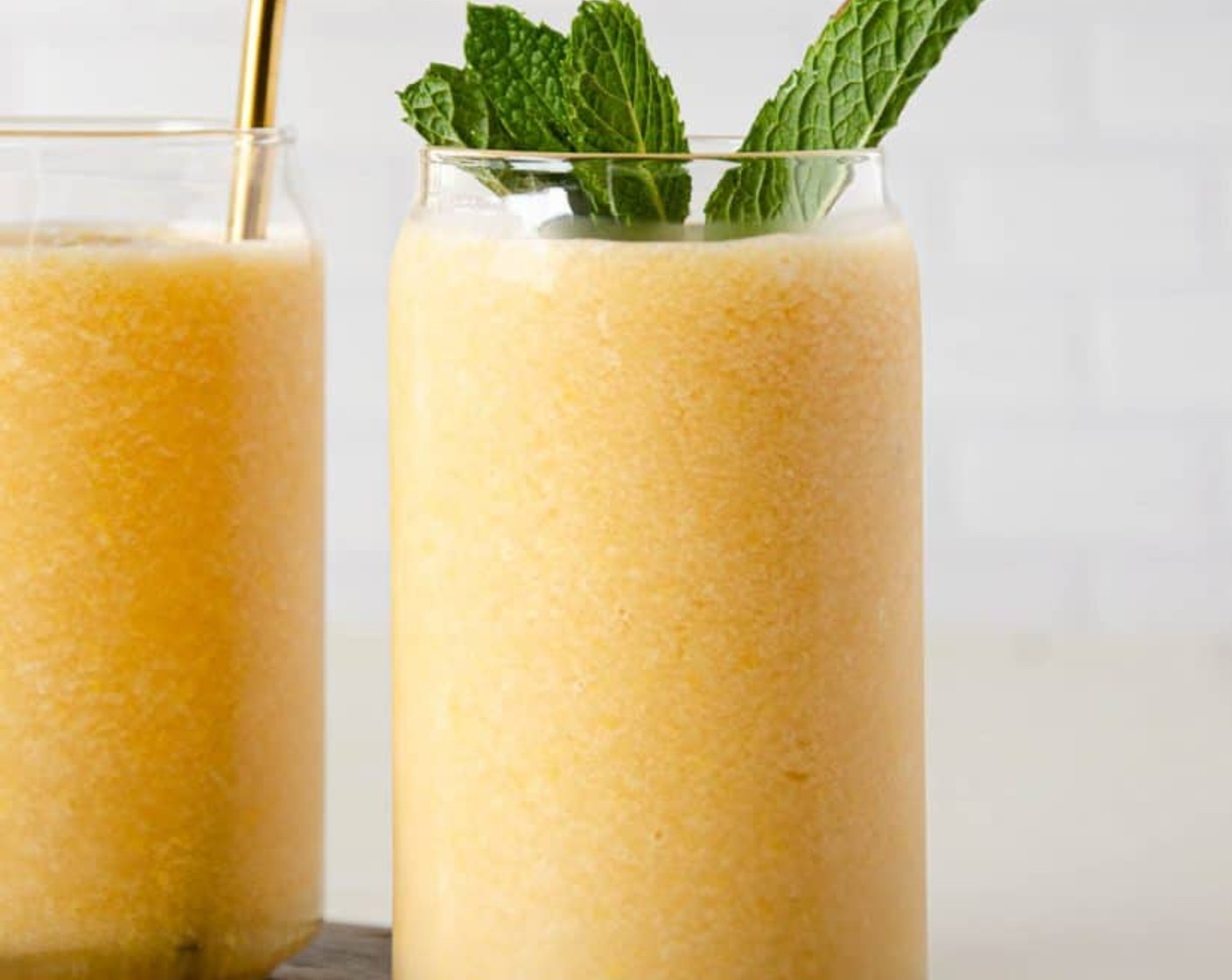 Healthy Mango Pineapple Smoothie