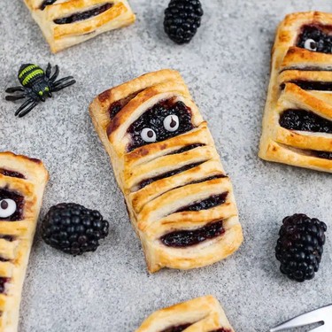 Halloween Blackberry Mummy Pies Recipe | SideChef