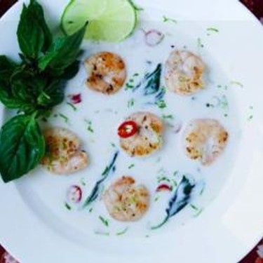 Seared Shrimps with Coconut Lemongrass Sauce Recipe | SideChef