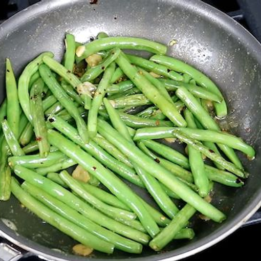 Simple Garlic Green Beans Recipe | SideChef