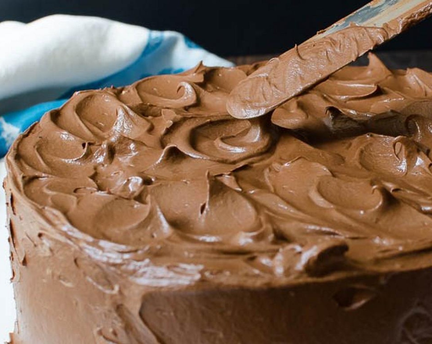 step 12 Add the remaining frosting to the top of the cake. Spread evenly over the top and sides of the cake.