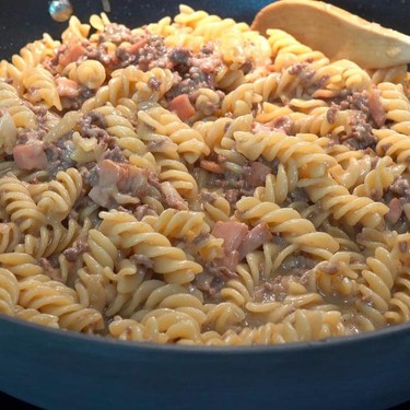 One Pot Cheesy Beef and Bacon Pasta Recipe | SideChef