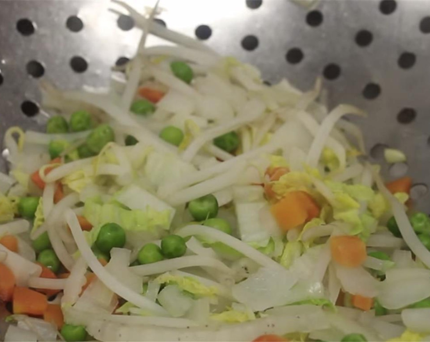 step 11 Use a paper towel to wipe off excess moisture. This ensures that it doesn't fall apart when frying. Then transfer the vegetables to a bowl.