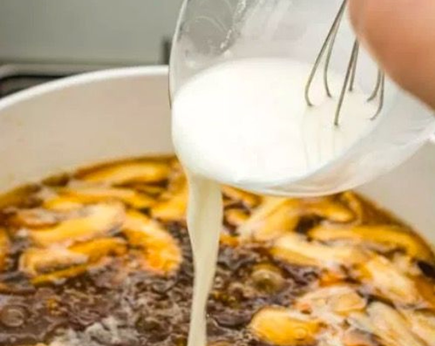 step 7 Give the cornstarch mixture a good stir, then pour it into the soup. Stir the soup immediately to allow the cornstarch to thicken the soup evenly.