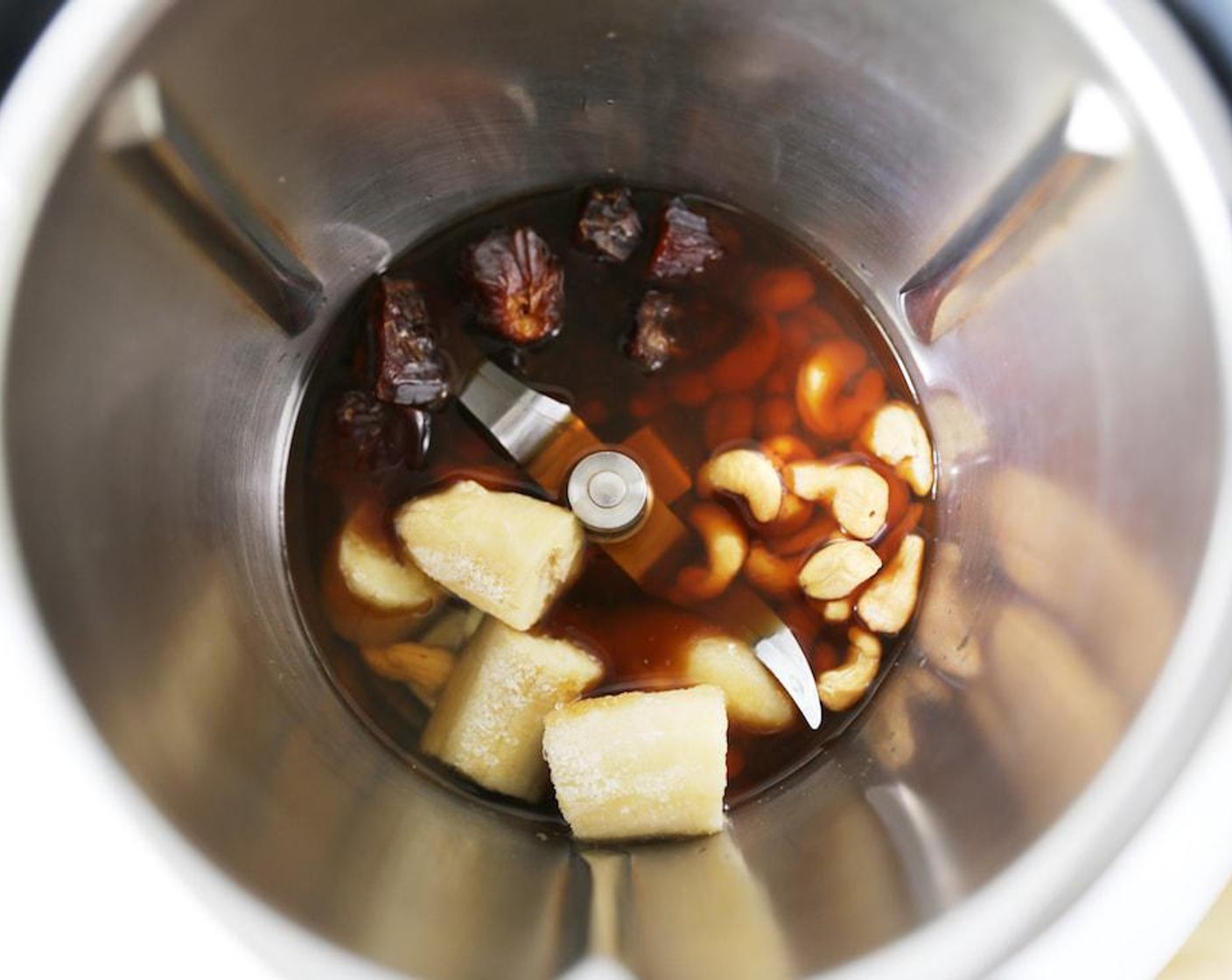 step 1 Combine Banana (1/2 cup), Dates (1/4 cup), Cashew Nuts (2/3 cup), Vanilla Extract (1 tsp), and Water (9 oz) in the jug and blend on Speed 8 for 2 minutes. Set aside in the refrigerator.