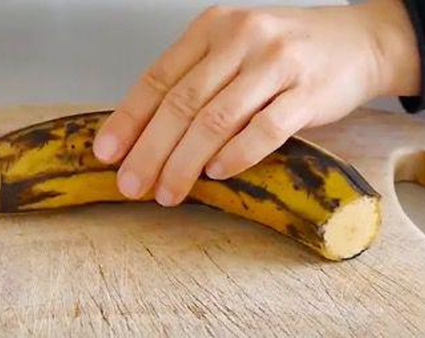 step 1 Cut both ends of the Plantain (1) and cut in half.