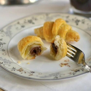 Two-Ingredient Mini Nutella Croissants Recipe | SideChef
