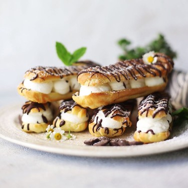 Mint Chocolate Chip Éclairs Recipe | SideChef