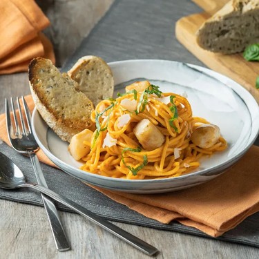 Red Pepper Spaghetti with Scallops Recipe | SideChef