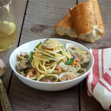 Linguine Clams with Herb-Tomato Concasse Recipe | SideChef