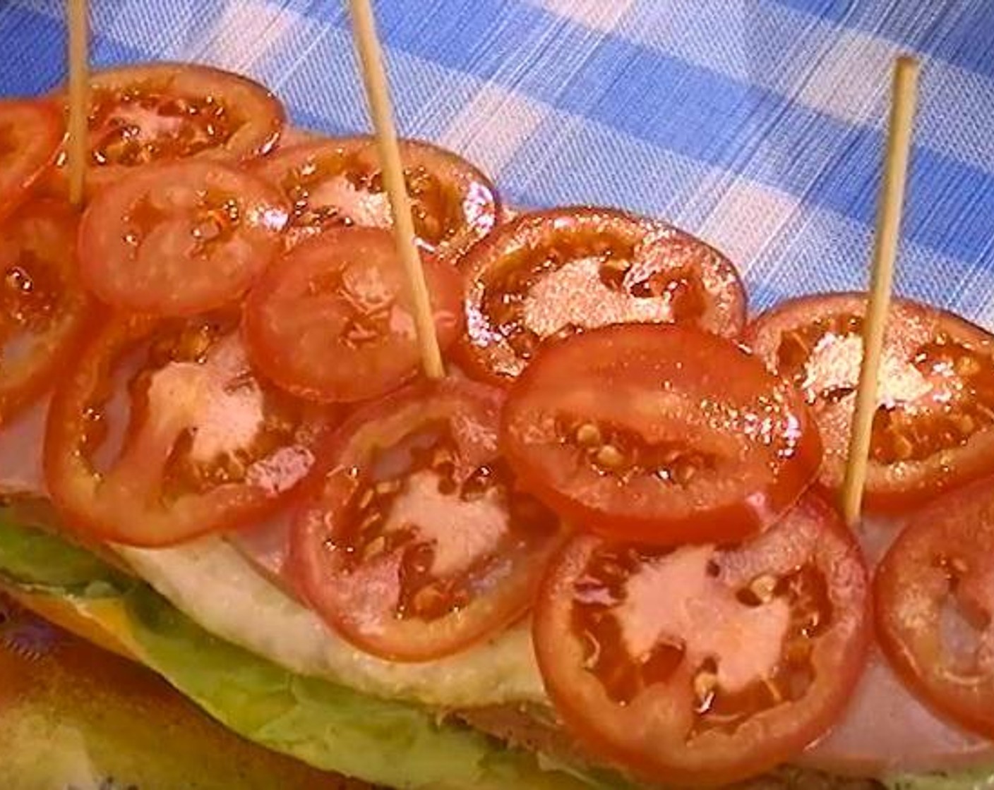 step 5 Put some Ham Slices (to taste), and Tomato (1) slices on top, and cover the piece with another bread slice.