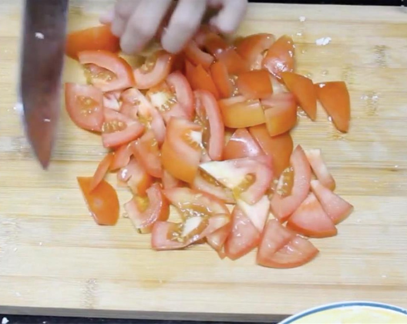 step 4 Roughly slice the Tomatoes (2) into small pieces.