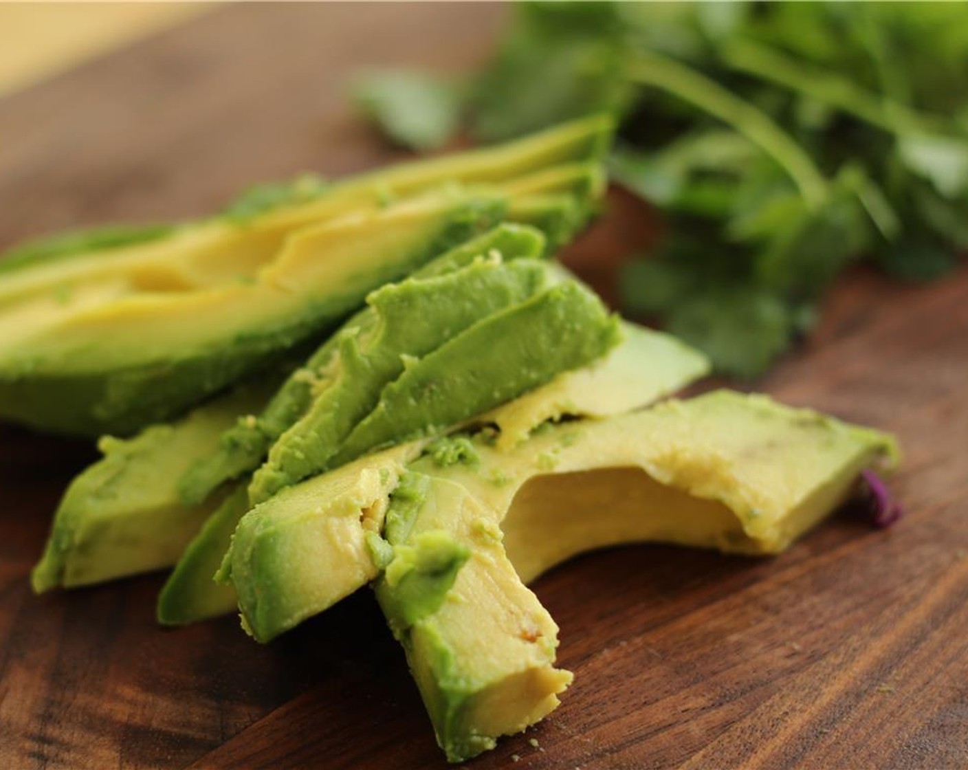 step 8 Pit the Avocado (1) and thinly slice.