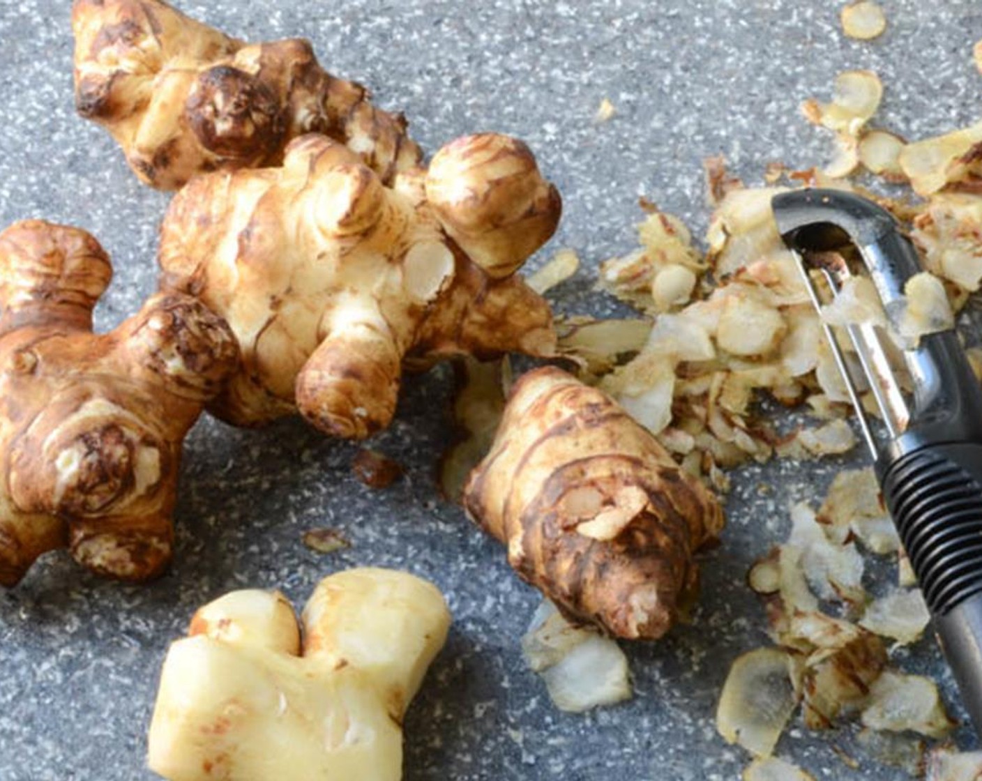 step 2 Prepare the Jerusalem Artichokes (1 1/2 cups) first. Add the Lemon (1) into a medium bowl and add the Water (1 cup). Peel the artichokes with a vegetable peeler and cut into bite-sized pieces. Immediately transfer to the water.