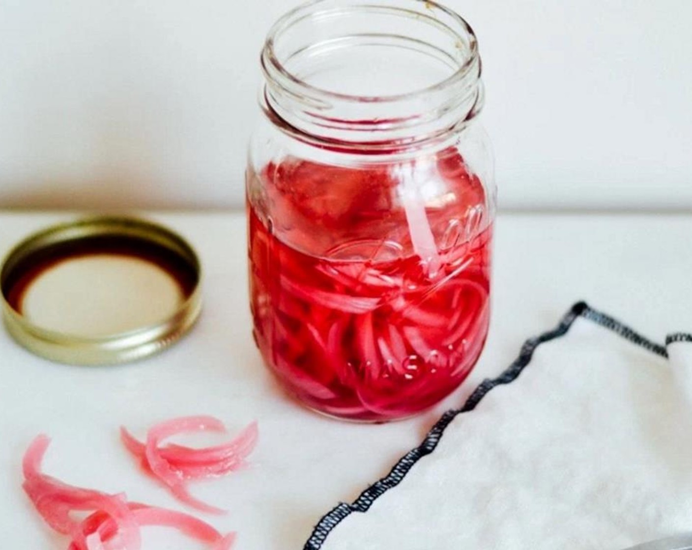 step 2 Whisk or shake Apple Cider Vinegar (1/2 cup), Granulated Sugar (1 Tbsp), and Salt (1 tsp) in a mason jar until dissolved. Place onions in jar.