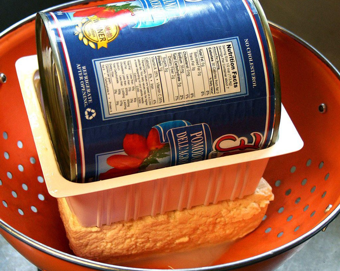 step 1 Place block of tofu in a colander. Place the package on top of it and weigh it down with a can of tomatoes or some other relatively heavy canned good. Drain the Extra Firm Tofu (1 lb) for as much time as possible, 20 minutes to an 1 hour.