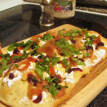 Rosemary Flatbread with Goat Cheese and Prosciutto Recipe | SideChef
