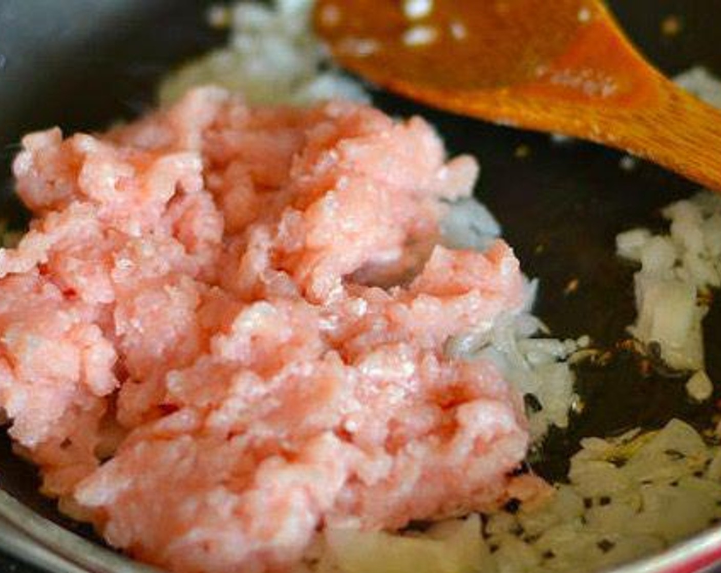 step 3 Add Ground Turkey (8 oz), Salt (to taste), Ground Black Pepper (to taste), and Soy Sauce (to taste). You can use any herb or sauce you like to flavor the turkey. If you use a sauce like gravy, just put enough to give flavor without making the mixture soggy.