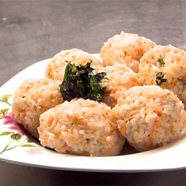 Salmon and Seaweed Rice Ball Recipe | SideChef