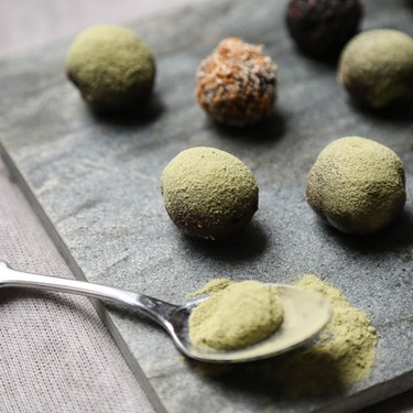 Dark Chocolate Vegan Truffles with Matcha Recipe | SideChef