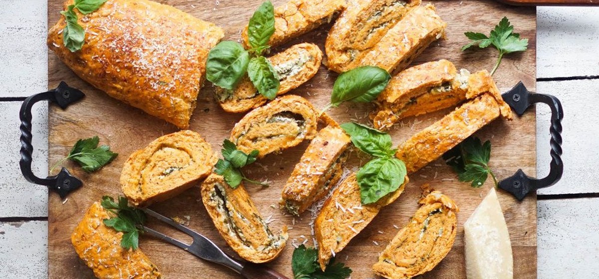 Tomato & Spinach Bread Roulade Recipe | SideChef