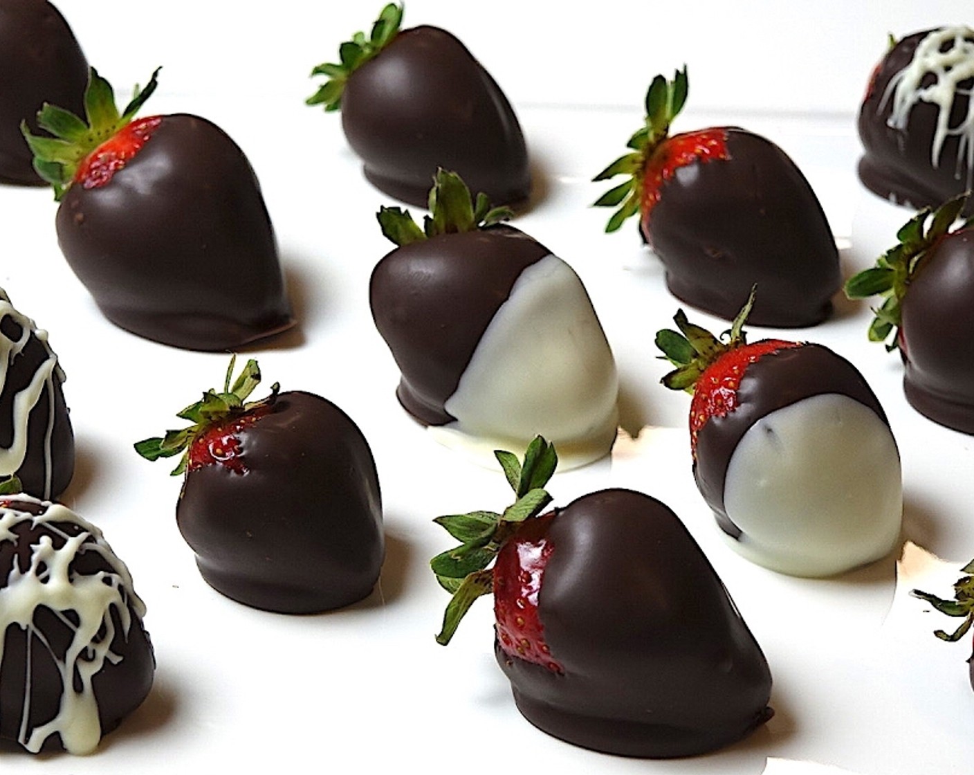 Easy Chocolate Dipped Strawberries