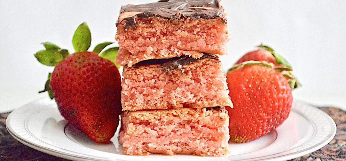 Strawberry Chocolate Mascarpone Brownies Recipe | SideChef