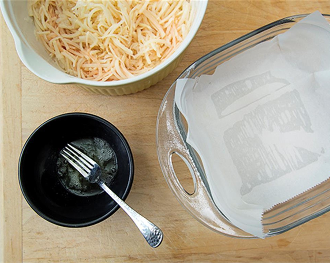 step 1 Preheat oven to 400 degrees F (200 degrees C). Oil a 9-inch pie pan.