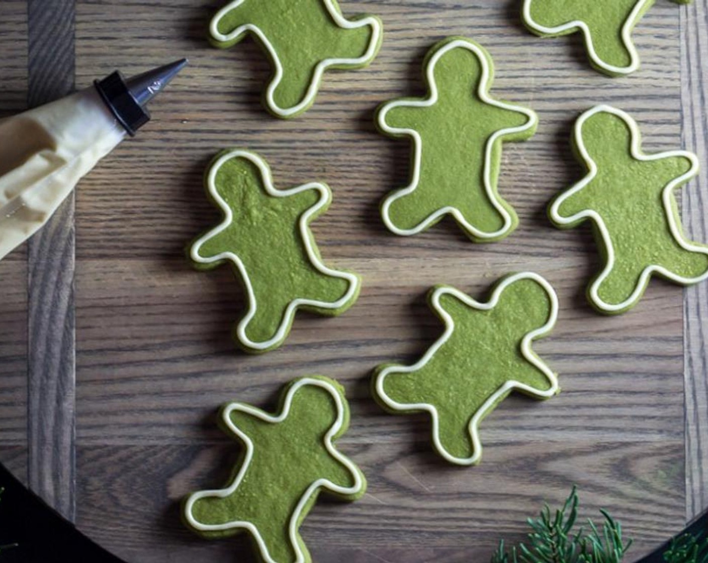 step 10 If you are decorating little men, start by first outlining the edges of each cookie.