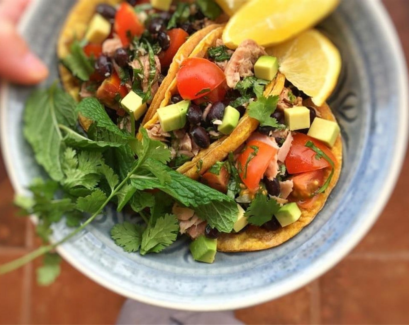 step 10 Place the tacos aside and prepare the rest. Serve the tacos with the tuna salad, the tomato salad and Avocado (1/2). Enjoy!