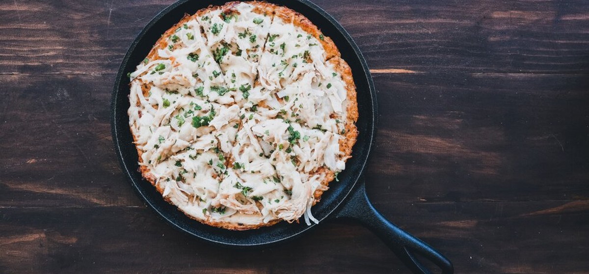 Garlic Parmesan Chicken Cauliflower Pizza Recipe | SideChef